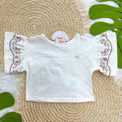 Conj Blusa Off Floral e Short Caqui com cinto